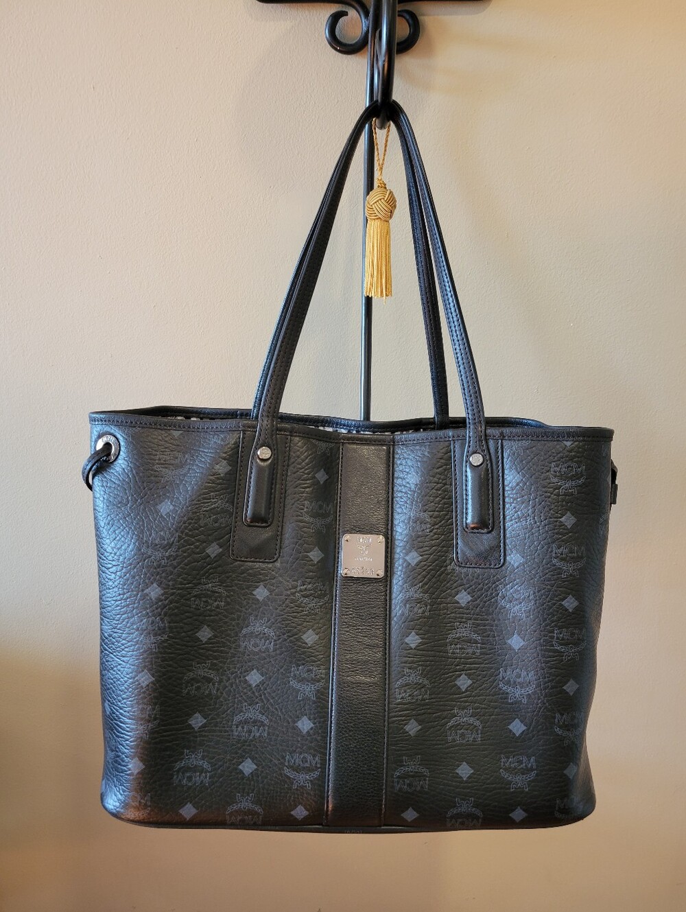 MCM Medium Reversible Liz Shopper Tote in Visetos - Picture 15 of 16